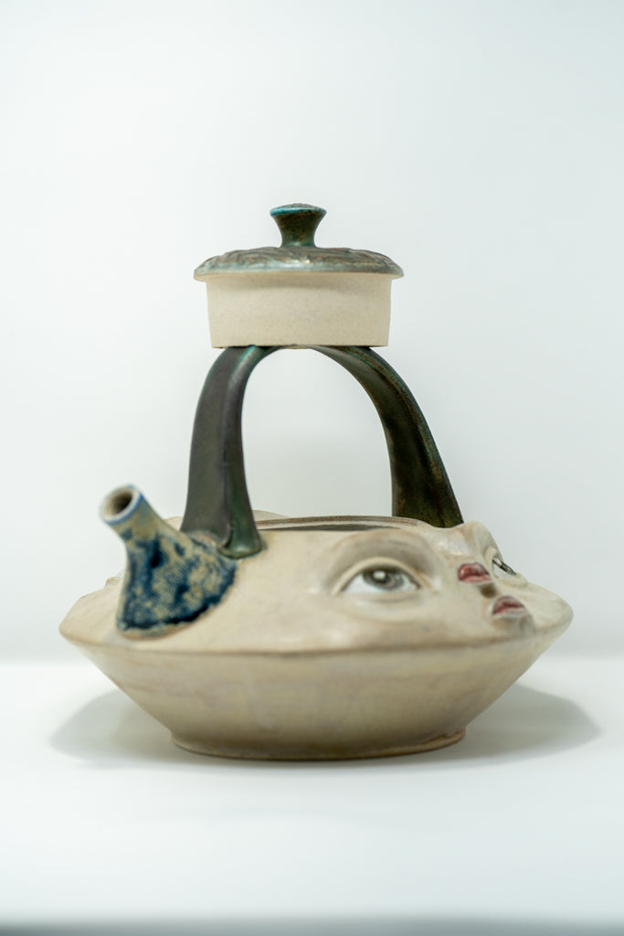 Two Lips Teapot
